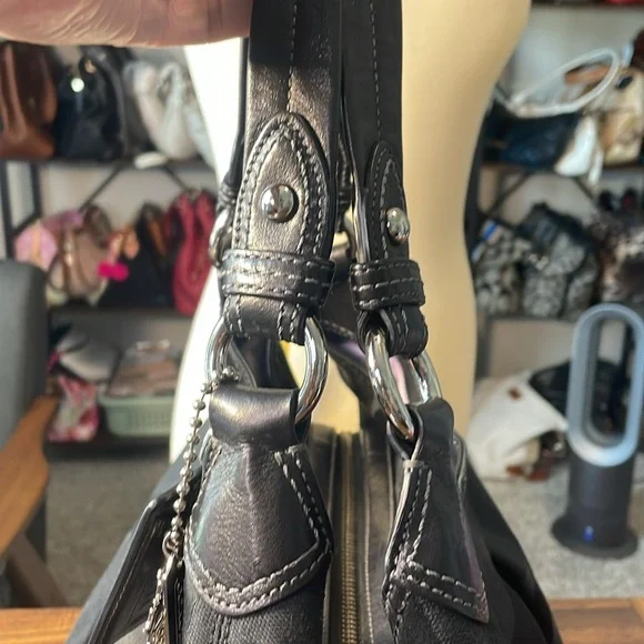 COACH 13894 black canvas/leather hobo shoulder bag. - Picture 7 of 15